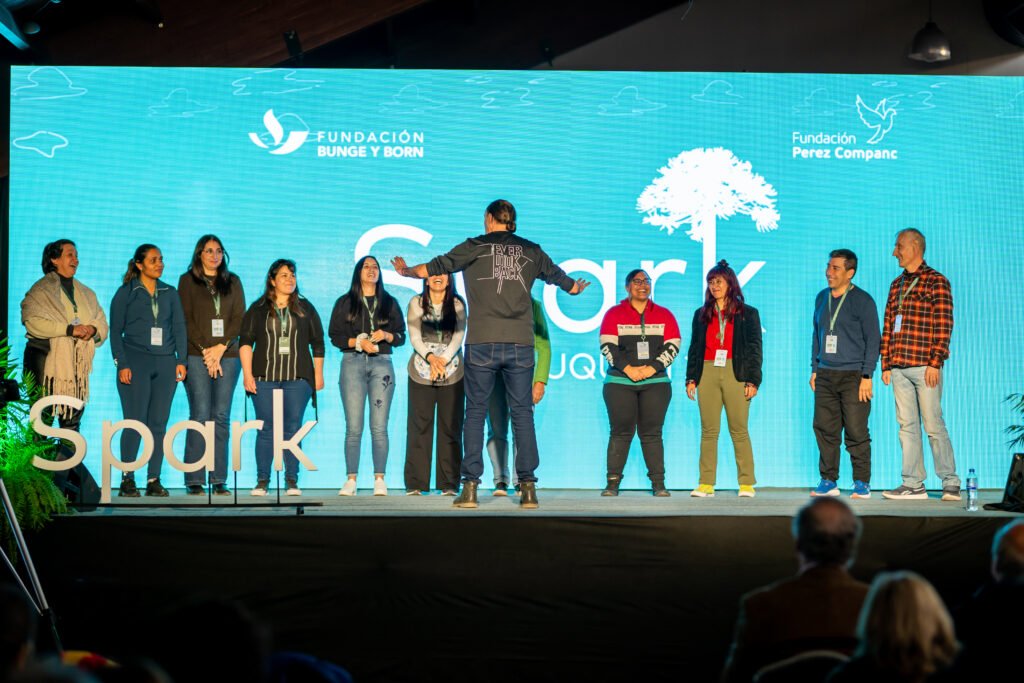 spark parado de espalda